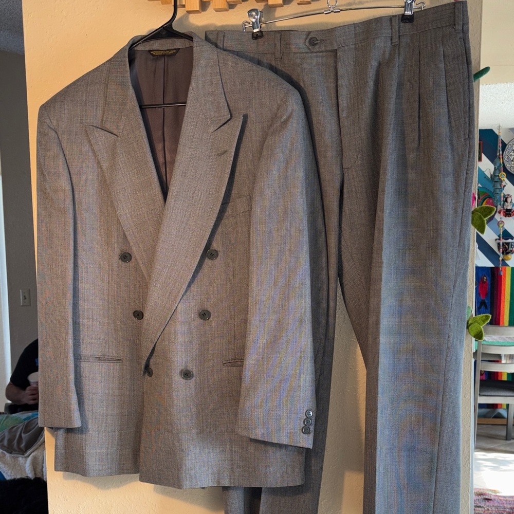 NINO CERRUTI RUE ROYAL GRAY SUIT SET BLAZER WITH MATCHING PANTS.